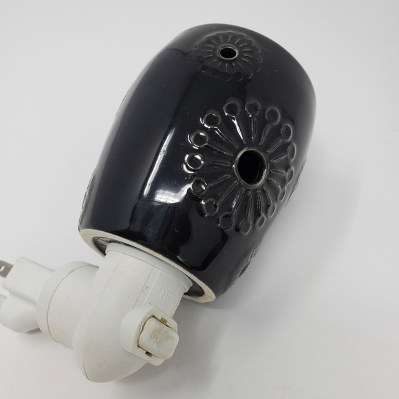 SCENTSY MINI PLUG IN WARMER BLACK SHASTA DAISY RETIRED - Picture 13 of 13